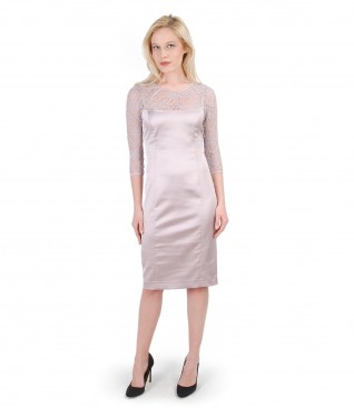 Rochie din saten elastic cu garnitura de dantela