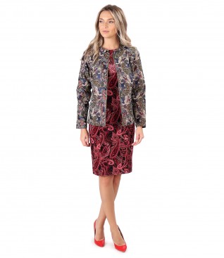 Tinuta eleganta cu jacheta din brocard cu rochie midi din catifea